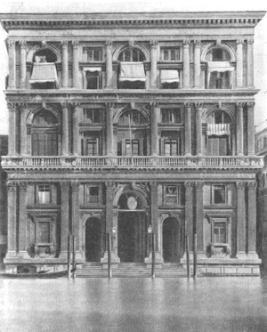 Архитектура эпохи Возрождения в Италии: Венеция. Палаццо Гримани, начато в 1556 г. Микеле Санмикели. Современный вид